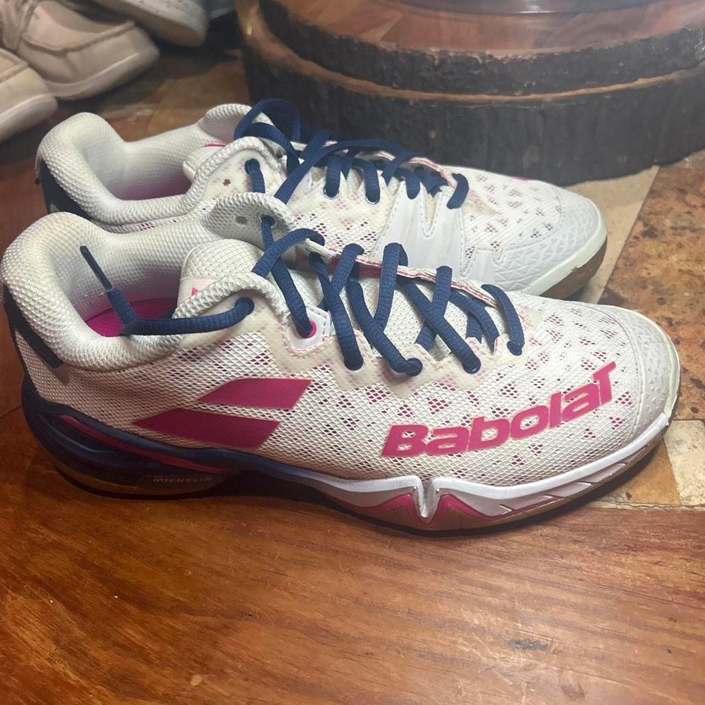 Babolat Tennis Shoes ladies size 8 used excellent condition